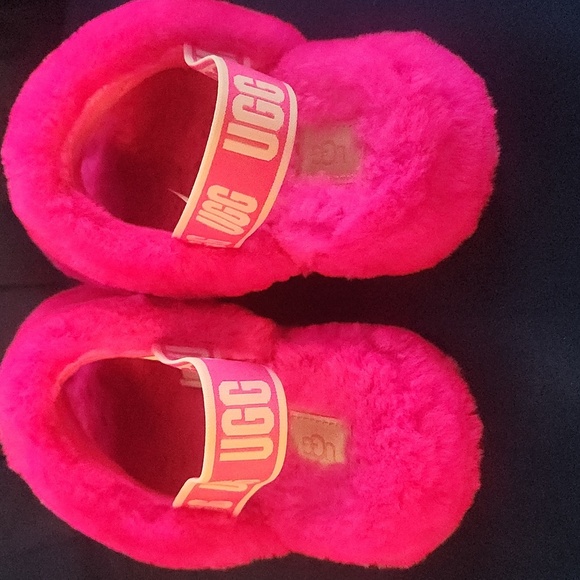 UGG VIBRANT PINK FUZZY SLIPPERS Size 4. - Picture 2 of 9